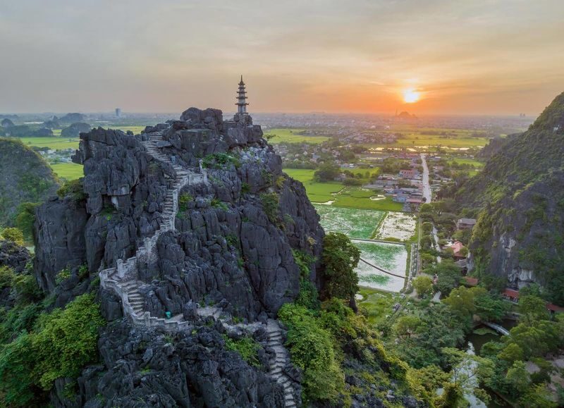 From Ha Noi: 3-Day Tour to Ninh Binh and Ha Long Bay with Overnight on Cruise - Ninh Binh: a bike ride, a boat trip and Hoa Lu
