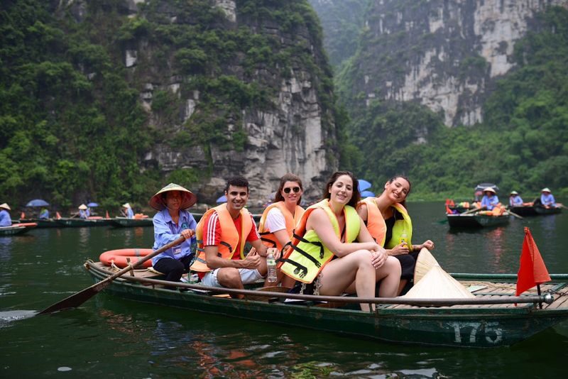 From Ninh Binh: Hoa Lu, Bai Dinh, Trang An, Mua Cave Day Tour - Hoa Lu and the early dynasties