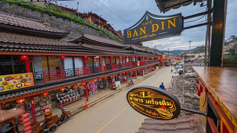 From Pai: Mae Hong Son Highlights - Full Day Private Car Tour - Pang Ung: a lake stop by Myanmar