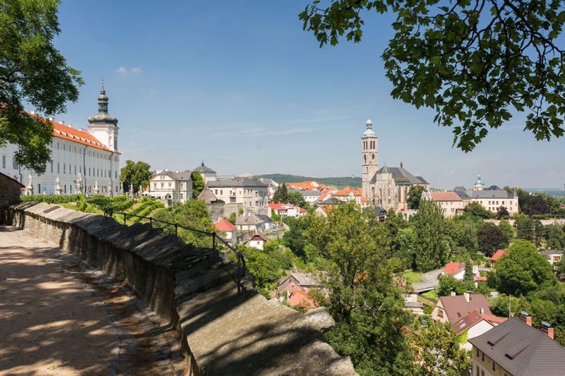 From Prague: Kutna Hora with St. Barbaras Cathedral and Bone Church - The ride from Prague sets the pace