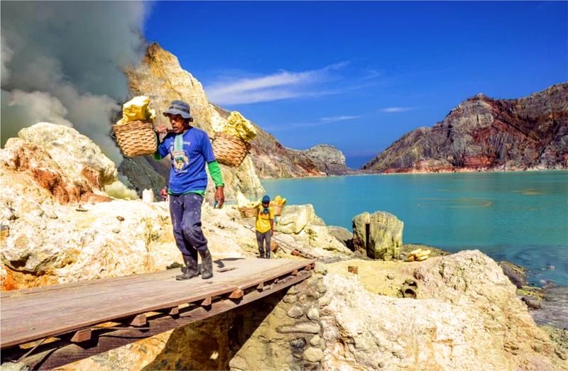 From Yogyakarta: Mount Bromo & Ijen Volcano 3 Day Tour All Inclusive - Bromo at sunrise, the first big reward