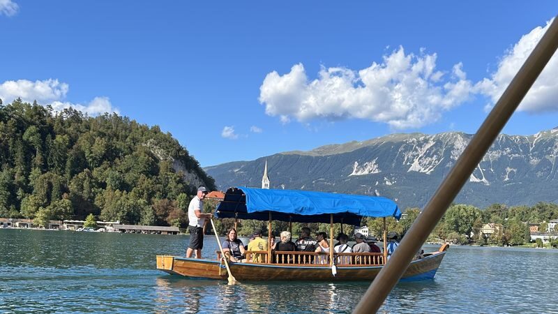 From Zagreb: Ljubljana and Lake Bled Guided Day Trip - Ljubljana on foot: Dragon Bridge and the old center