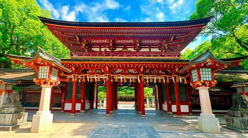 Fukuoka Yanagawa River Cruise & Meoto Iwa Full-Day Tour - Yanagawa’s canals, close to the water