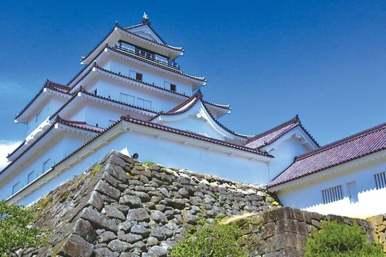 Fukushima Aizuwakamatsu Tsuruga Castle & JR Tadami Line One Day Tour (From Sendai) - Tsuruga Castle and the samurai-era setting