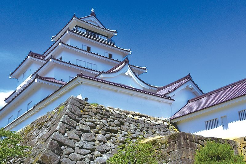 Fukushima Aizuwakamatsu Tsuruga Castle & JR Tadami Line One Day Tour (From Sendai) - Tsuruga Castle and the samurai-era setting