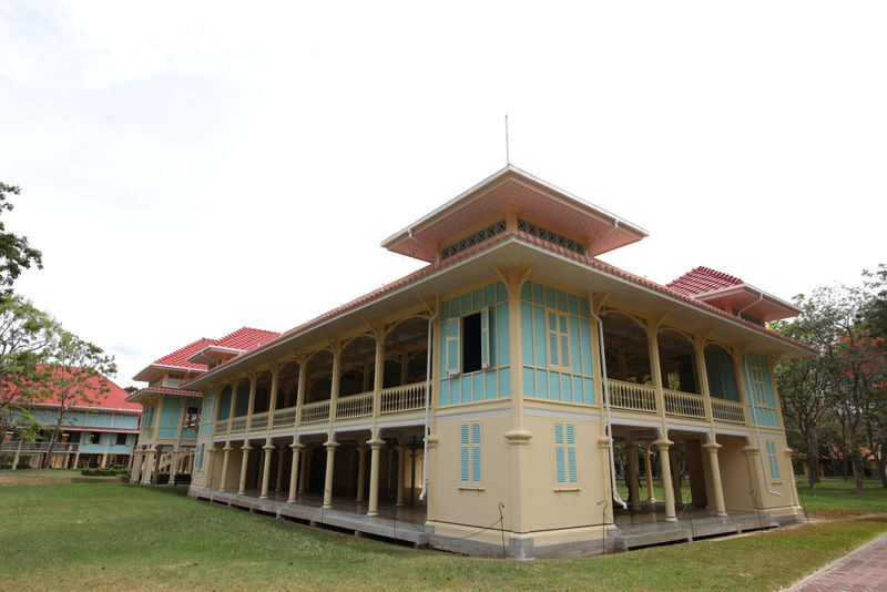Full Day Santorini Park Hua Hin Tour by Yusabai - Santorini Park: colorful facades, uncertain access