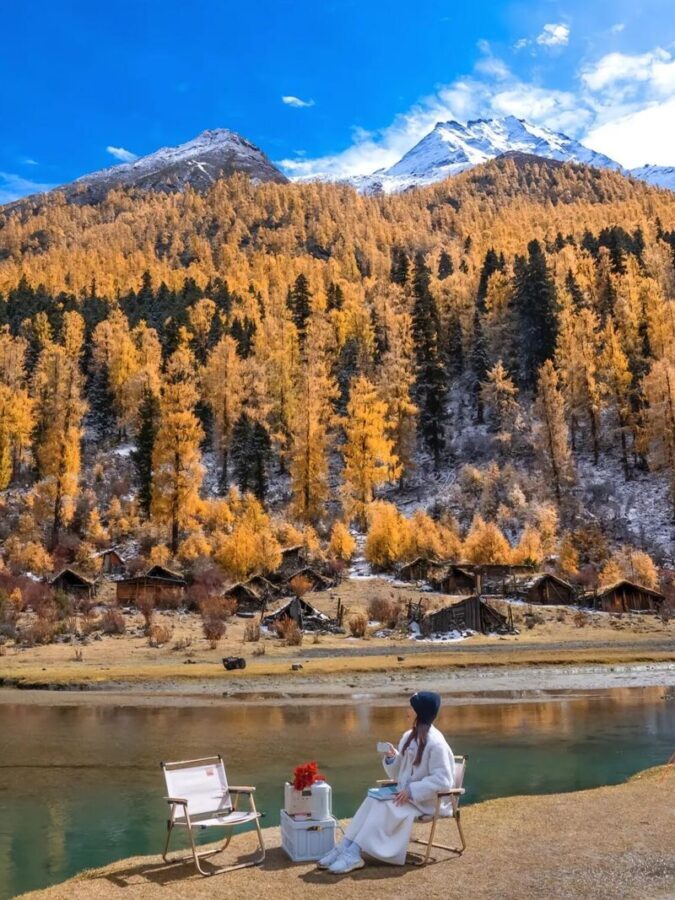 Full-day tour to Bipenggou, Chengdu, experience the beautiful nature - The views: mountains, open grassland, and blue water