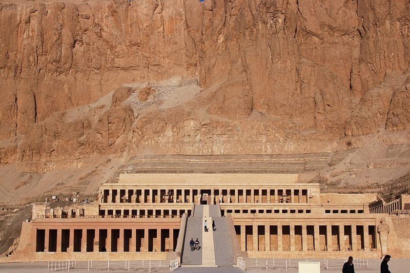 Full Day Tour to East and West Banks of Luxor - Start on the West Bank at the Valley of the Kings