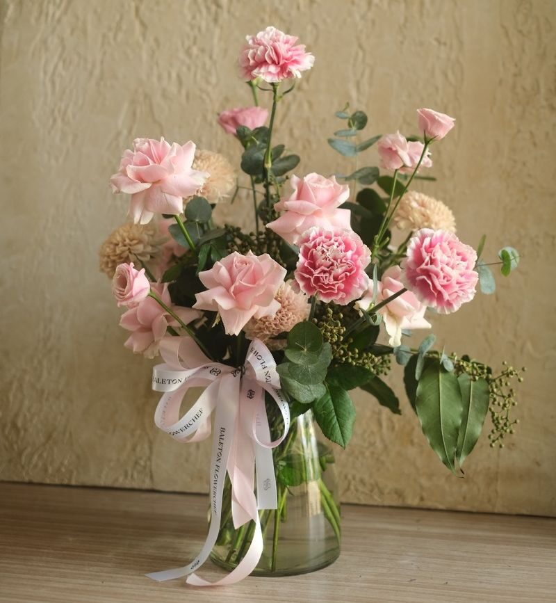 Fun Flower Workshop in Jakarta with Baleton Flowerchef - Pick the arrangement that suits your day