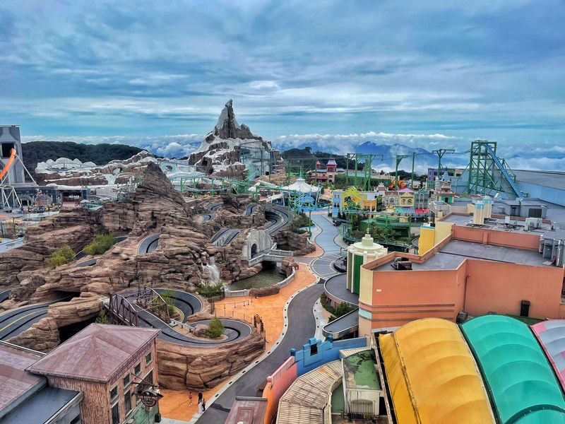 Genting Highlands and Batu Caves Day Tour - A brief shop stop on the way