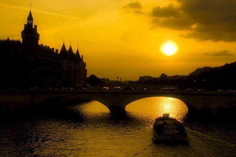 Ghosts, Mysteries and Legends Evening Walking Tour in Paris - The Conciergerie and Marie Antoinette’s prison