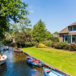 Giethoorn Day Tours with Traditional Boat Cruise - The one-hour cruise gives you Giethoorn’s best first view