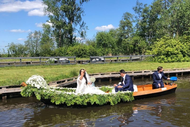 Giethoorn, Volendam, and Zaanse Schans Day Tour in Amsterdam - Zaanse Schans: windmills and working crafts