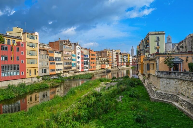 Girona Full Day Tour from Barcelona with Optional Cathedral Tickets - Guided walk or independent time
