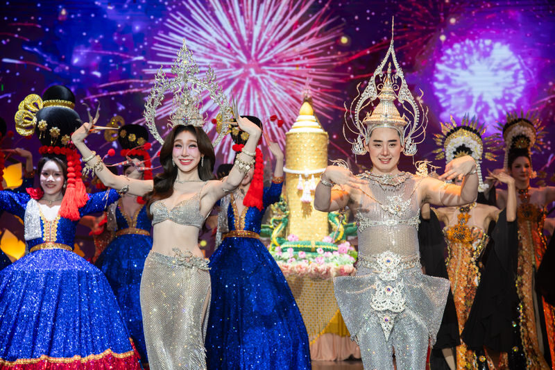 Golden Dome Cabaret Show - The opening acts set the pace