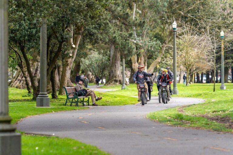 Golden Gate Bridge Guided Bike Tour with Bike Rental Day Pass - A city route with more than a bridge