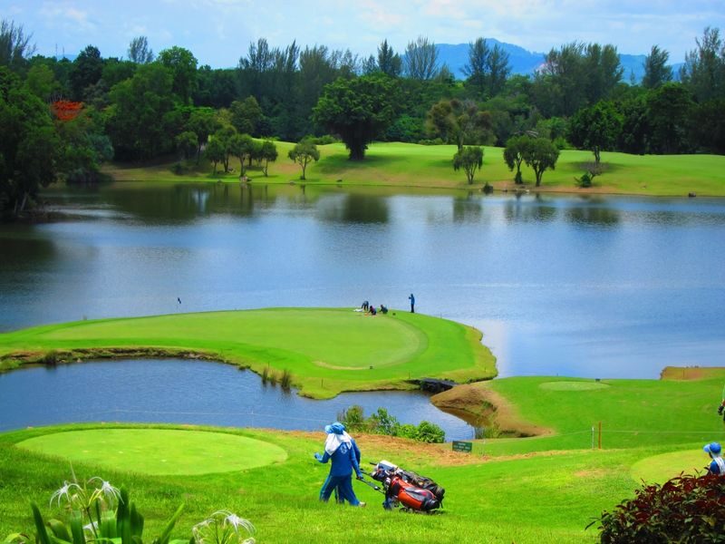 Golf Course Experience at Blue Canyon Country Club in Phuket - Choosing between the Lakes and Canyon courses