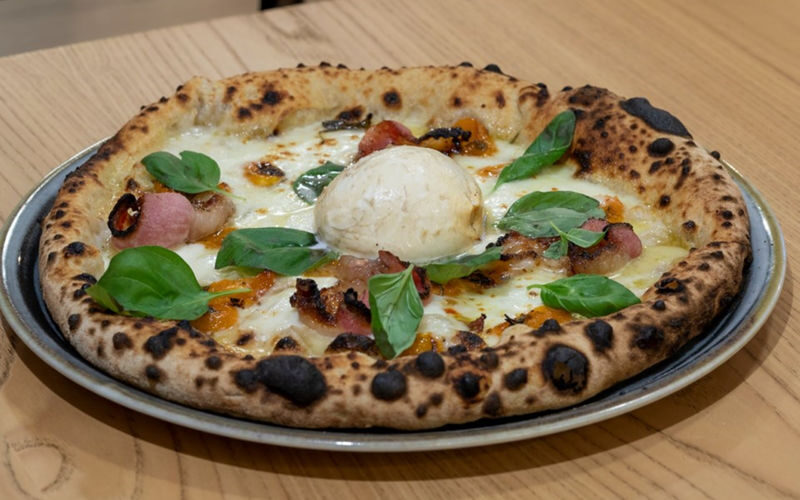 Gourmet Pizza Experience with Drinks and Dessert in Lecce - Local wine, with one important question