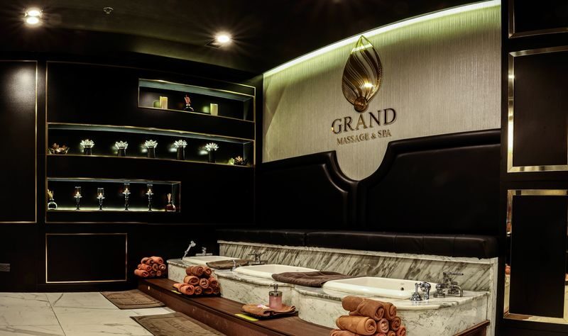 Grand Massage & Spa Experience at MBK Center in Bangkok - What happens during the 60-minute foot massage