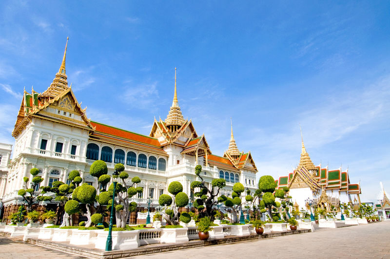 Grand Palace & Wat Arun Guided Tour with Tuktuk, Boat & Hotel Pickup - The Grand Palace and Emerald Buddha