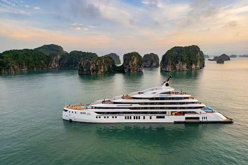 Grand Pioneer 3D2N Cruise: Ha Long Bay & Lan Ha Bay Tour - Day 1: Tuan Chau, lunch and Sung Sot Cave