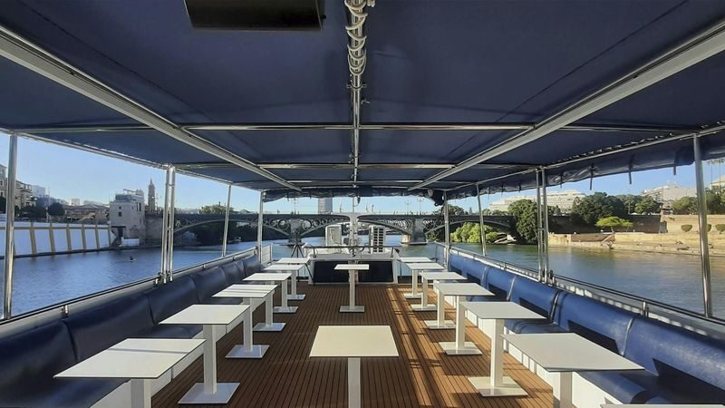 Guadalquivir boat cruise with meal and unlimited drinks in Seville - A five-course meal, served on the water