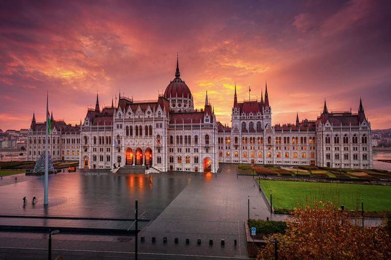 Guided Bus Tour & Danube Sightseeing Cruise in Budapest - Starting from Apáczai Csere János utca