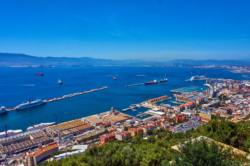 Guided Full Day Tour Gibraltar Shopping from Malaga or Marbella - Crossing into Gibraltar