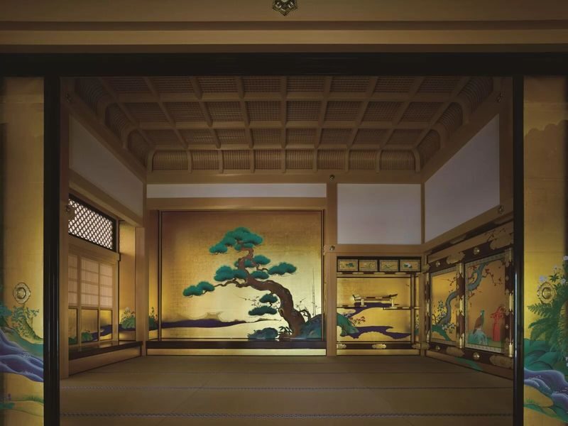Guided Walk through Nagoyas Castle, Gardens, and Historic Estates - Nagoya Castle and the gilded rooms of Honmaru Palace