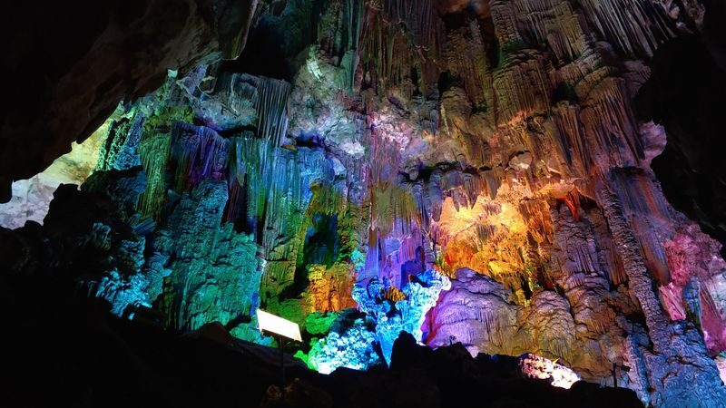 Guilin Yangshuo One-Day Tour (2-8 Person Group + Optional Butterfly Spring/Silver Cave/Xianggong Mountain/Shangri-La/Ten-Mile Gallery/Eternal Love Show/Impression Sanjie Liu Show, choose 1 out of 7) - A bamboo raft ride on the Yulong River