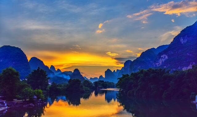 Guilin Yulong River & Yinziyan Cave& Peach Blossom Land One Day Tour - Silver Cave: a close look at karst geology