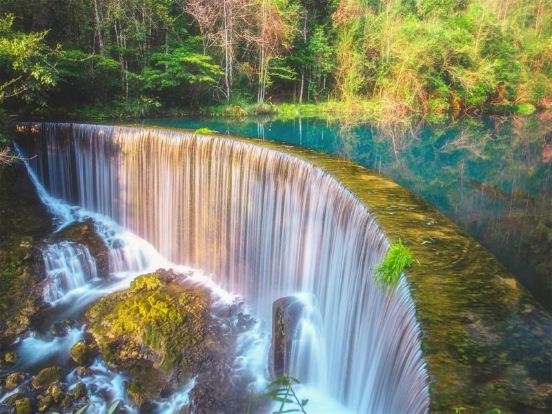 Guizhou 7-Day Trip to Fanjian (Miao Village CW Travel Photography + Intangible Cultural Heritage Batik) - Day 2: Huangguoshu Waterfall and a flexible stop at Yelang Valley