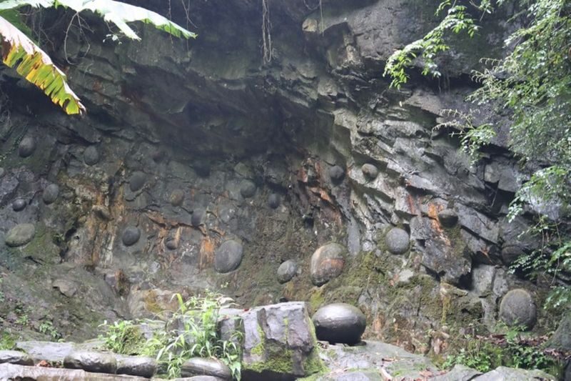 Gulu Egg-Laying Cliff - What to know before you go