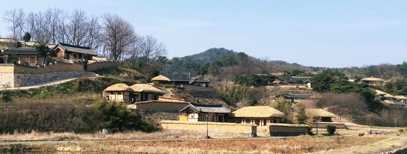 Gyeongju Historical Daereungwon Royal Tomb Complex, Yangdong Village, and Anapji Full Day Tour from Busan - Bulguksa Temple: a strong first stop