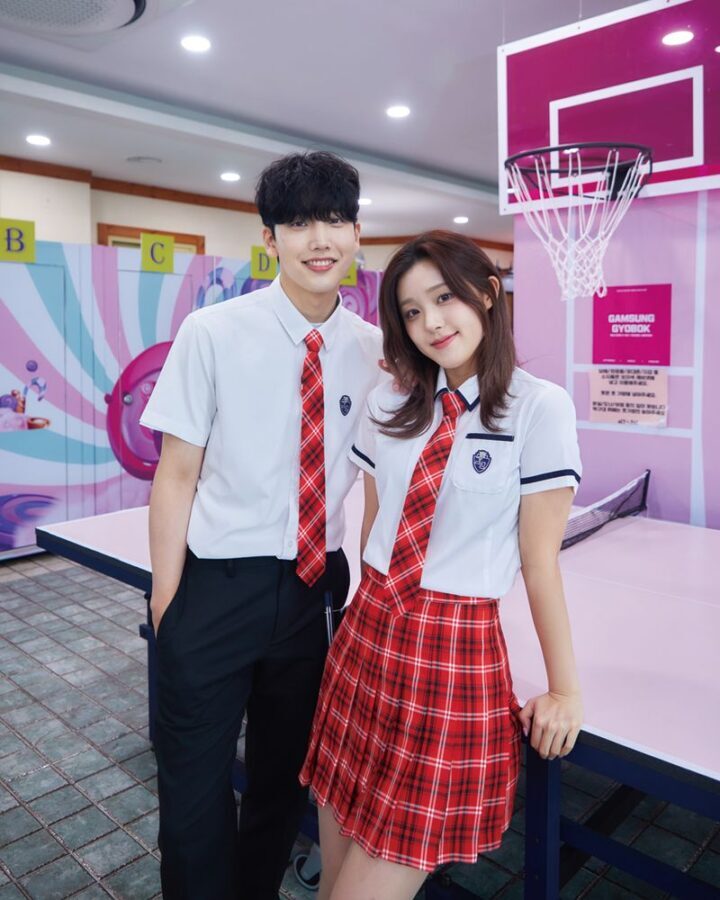 Gyeongju World School Uniform Rental - Choosing your uniform at Gamsung Gyobok