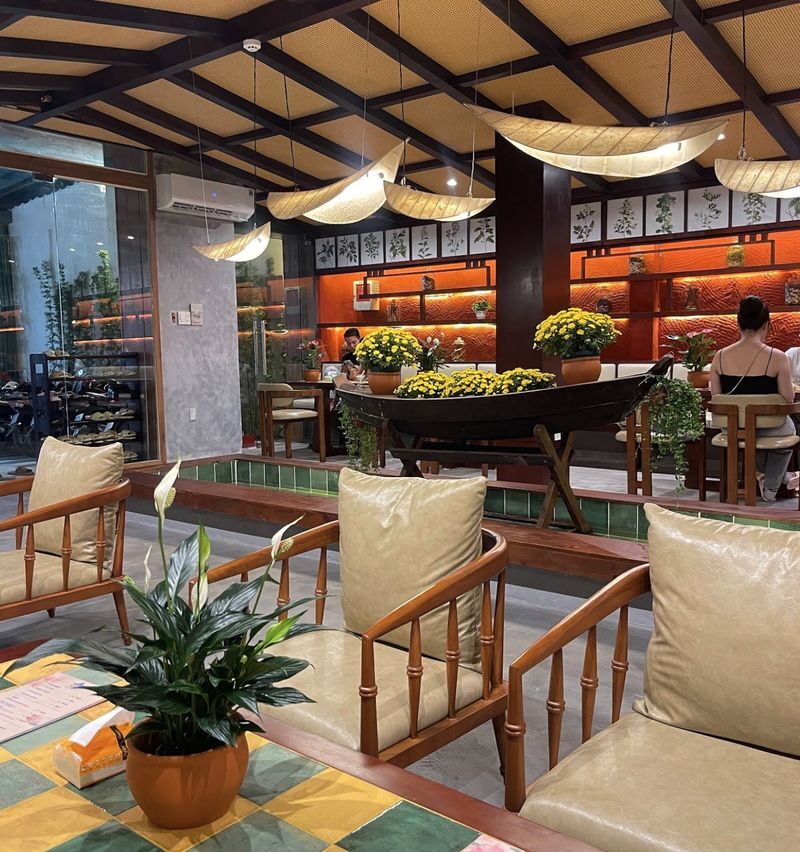 Ha Spa & Massage Experience in District 1 Ho Chi Minh - The head-spa treatment is the most distinctive choice
