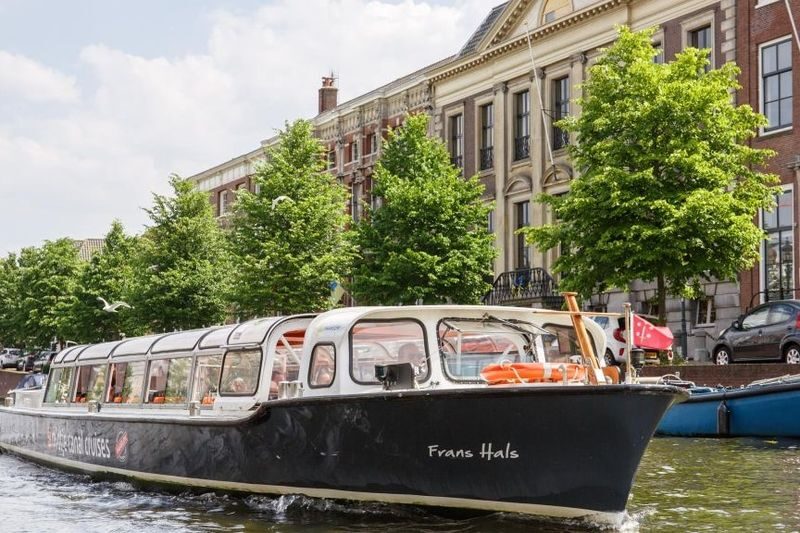 Haarlem Sightseeing Canal Cruise Tour - What happens during the 50-minute cruise