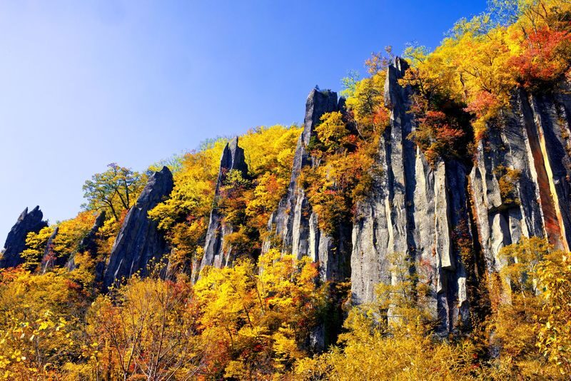 Hagoromo Falls & Daisetsuzan Full-Day Tour with Ropeway Ride - Riding the Asahidake ropeway into the high country