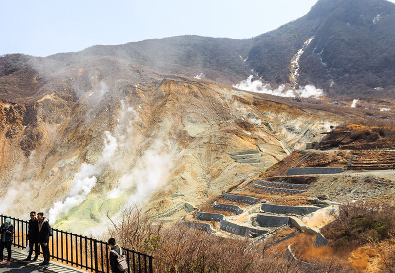 Hakone & Mount Fuji Area Day Trip: Owakudani Ropeway & Hakone Shrine & Nichikawa Clock Shop & Arakurayama Sengen Park, Departing from Tokyo - Hakone Shrine and Lake Ashi set a calm opening