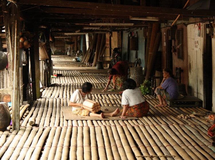 Half Day Annah Rais Bidayuh Longhouse Tour in Sarawak - Walking the longhouse with a guide