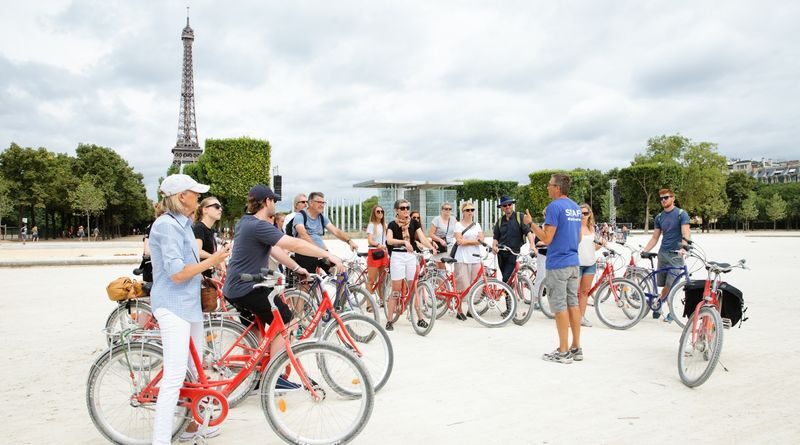 Half Day Bike Tour in Paris - The guide is part of the value