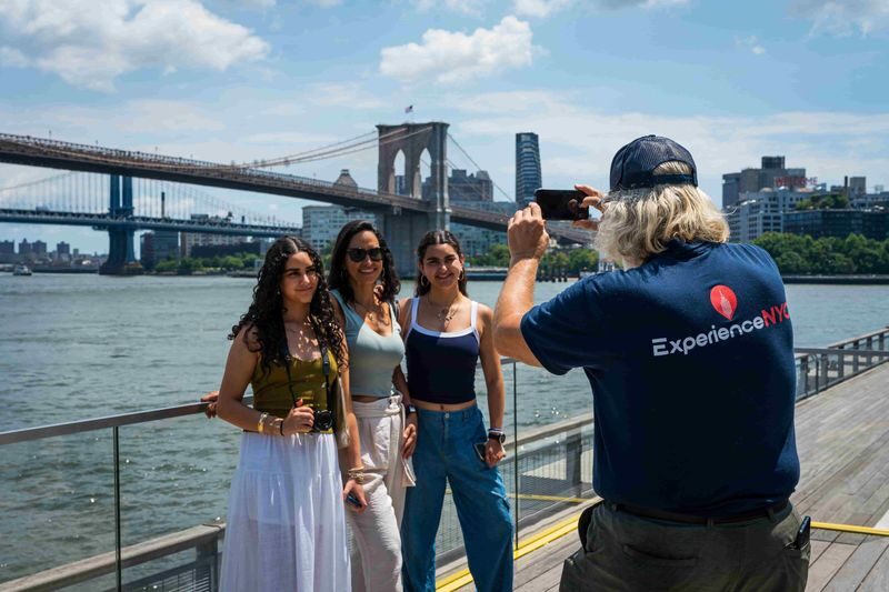Half-Day Guided Bus Tour in New York - Midtown, Central Park and Fifth Avenue
