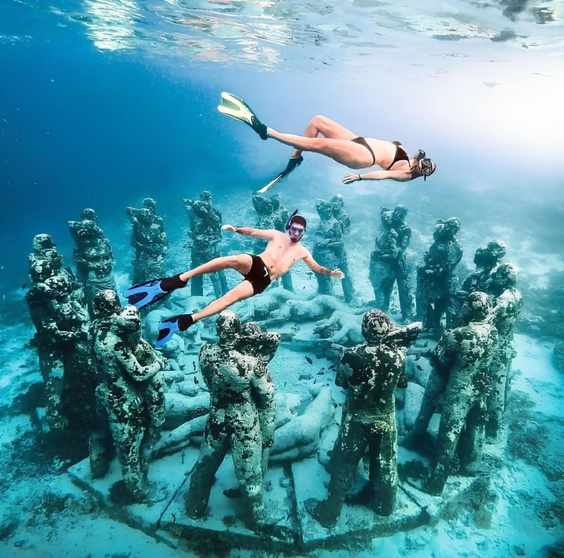 Half-Day Private Guided Snorkeling Tour in Gili Islands Lombok - The statues at Gili Meno: striking, but popular