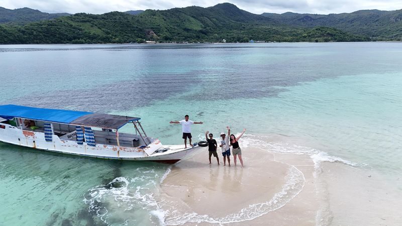 Half-Day Rangko Cave and Sand Island Tour from Labuan Bajo - The wooden boat to Rangko Cave