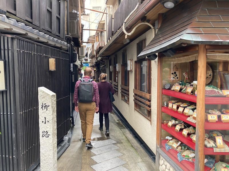 Half Day Walking Tour of Kyoto - Kiyomizu Temple, Gion and Nishiki Market - Nishiki Market: a short, tasty introduction