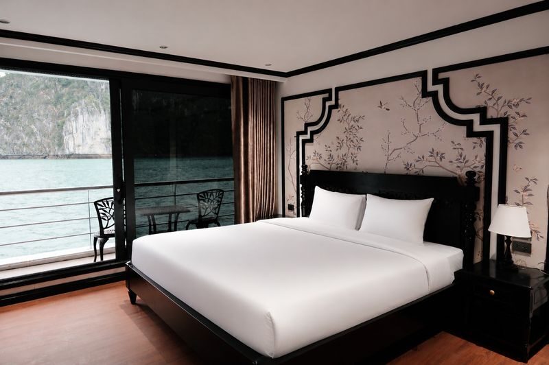 Halora 2D1N Luxury Cruise: Ha Long Bay & Lan Ha Bay Tour - Day one: lunch, kayaking, and the sunset hour