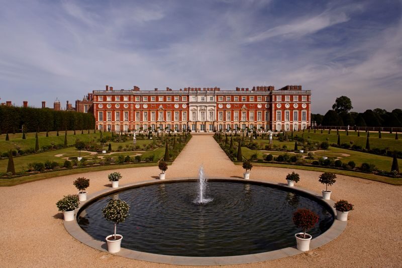 Hampton Court Palace and Gardens Ticket - Step into the Great Hall and the royal rooms