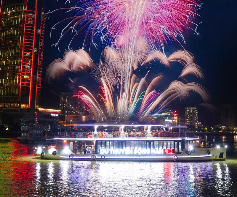Han River Sightseeing and Dining Experience on 4U Cruise in Da Nang - The Dragon Bridge show is a bonus, not a guarantee