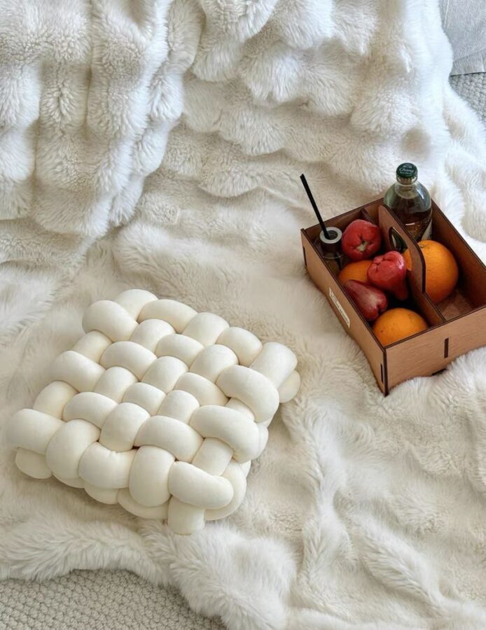 Handknit Cloud Pillow Workshop - The teaching style makes the difference