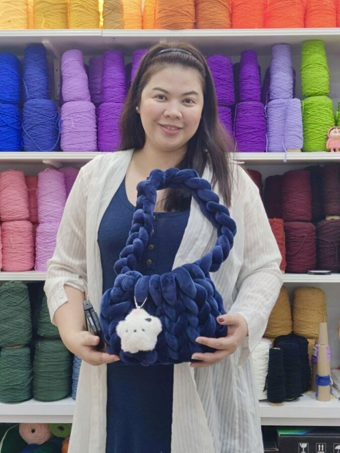 Handknit Velvet Bag Workshop in Singapore - Choosing between the small and medium bag